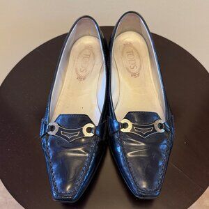 Tod’s Gommino patent leather flat loafers, size 9